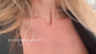Vanessinha Vailatti teasing