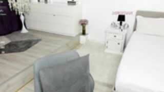 domixdyva 2025-10-17_19-31-30