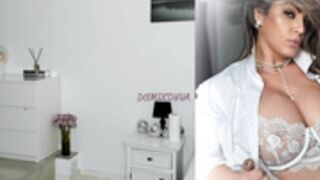 domixdyva 2025-10-14_23-34-54