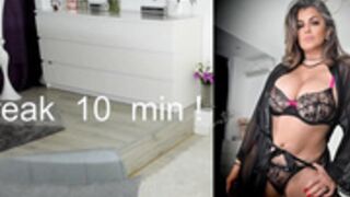 domixdyva 2025-10-05_02-10-46-001