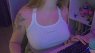 pinkladyx2_2025-10-17_02-53-05_666