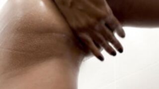 Dahyn Latina Hot Shower Video