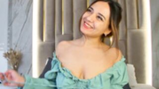 Gabriella_Wils tits tease 4