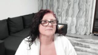 catherineowe showing off her big ass titties