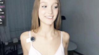 Alicemelison flash tits 15 sec.