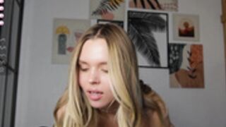 corni__ and her gf 2025.10.26.