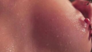 angels_kiss,_taylor_swift 2025_08_30 - 2