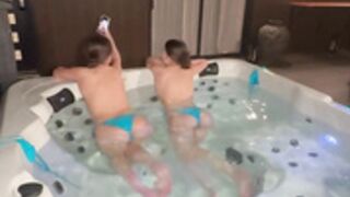 T.M. Twins 2 - Spa Pool