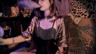 lady_luna Relax vaping