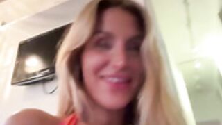 SC-Jasminesummer # 30 doigte et suce un gode noir