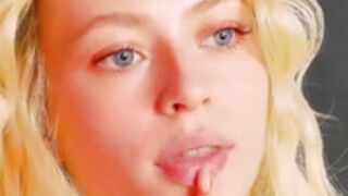 CB-mozaly # 2 toute nue avec ses seins excitants