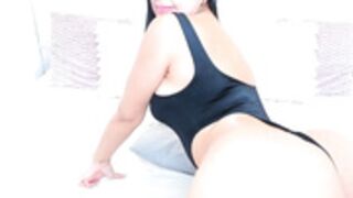 Ambeer_Carterr shaking her gigantic ass