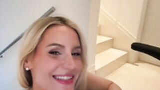 SC-Jasminesummer # se masturbe en caressant ses seins