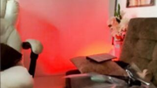 Adeellee_ 2025-11-04a