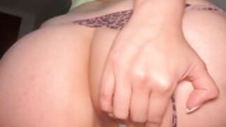 Alirawrz AKA Alisoncraft Shows her butthole