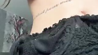 BG-Narrri # affiche sa chatte