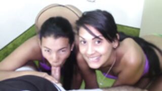 2 latinas suck