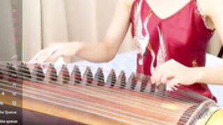 blon_kater plays the harp