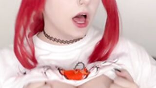 Kuroitsune shows her tits