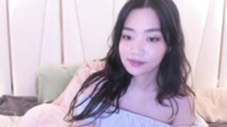 clara_chan 2025-11-14_07-19-07