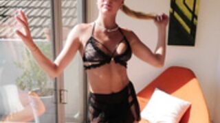 Scarlett Williams Hot Girl Teasing Ticket