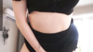 oki_dokie sexy eye contact