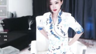Candice-99 changing outfit (not private show)