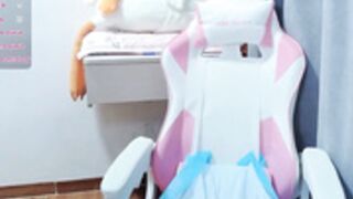 Cute Chinese girl cumming