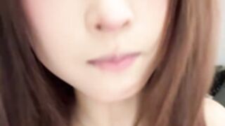 lelebaybay888 sits on camera