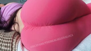 Selena loca farting 2