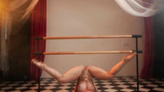 _meganmeow_ ballerina barre exercise