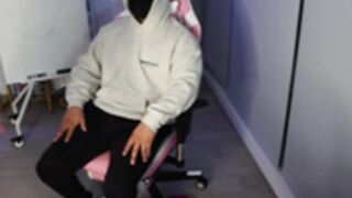 Asian.Candy gives fan a lapdance!