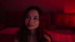 Kusssecka - Red room nude show