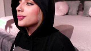 nina_mon_2025-12-05_22-58-15_809