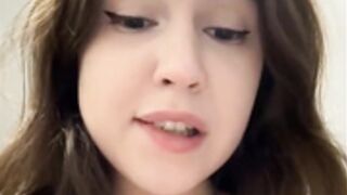 Peachy_Dream squirt in public bathroom