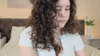 ariella_sol_2025-12-10_04-05-42_094