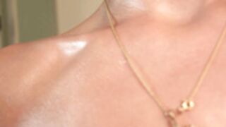 shiningstarrr 111225 p1 - full nude oiled up & dancing