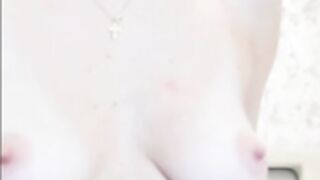 Meet Sexyanabelle22 and her tits