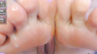 eva_cuper squirt on feet