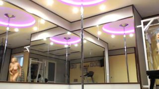 loonascandi pole dance