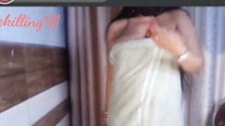 Yashika_love dance in towel and eyes show