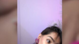 MAU_WHITE PRIVATE UPCLOSE PUSSY FINGER