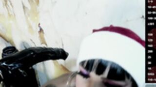 la_mazona in santa hat gives bj and retouches lipstick