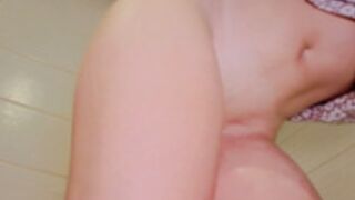 Palach2323 shaving her pussy