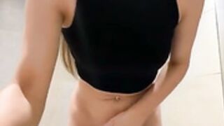 Barbiehumpxxx Public Bathroom Squirt