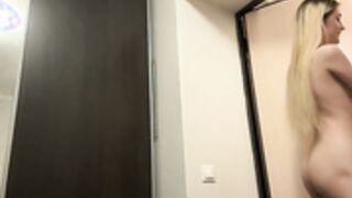 Naked Lana-chester meets a courier 2025-03-30