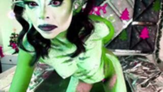 mysticmature dancing in Grinch makeup