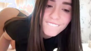emyii Squirting All over the House