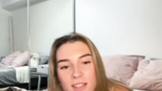 Recording show with sexy USA model parisbabyxox
