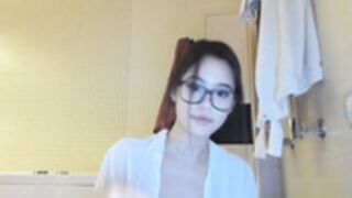 Li_chang milk shower and dildo fuck ticket show